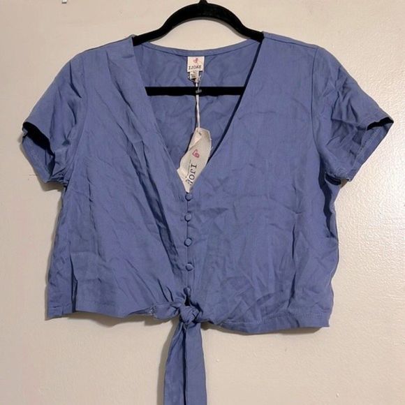 3/$25 I Joah tie front button up crop top - Picture 1 of 4